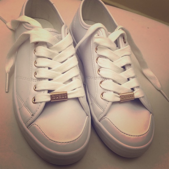 guess low top sneakers